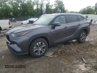 2023 Toyota Highlander L z VIN 5TDKDRAH2PS012230, wystawiony jako Copart lot #58813675 z przebiegiem 19 253 mil mil oraz Szkoda całkowita • Salvage title. Historia ofert i sprzedaży dostępna na DreamBid. Obrazek 1.