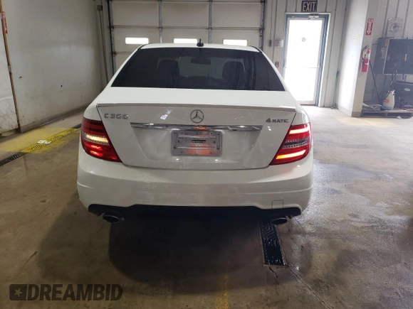 2013 Mercedes-Benz C 300 Sport z VIN WDDGF8AB9DR260965, wystawiony jako Copart lot #59352815 z przebiegiem 134 994 mil mil oraz Szkoda całkowita • Salvage title. Historia ofert i sprzedaży dostępna na DreamBid. Obrazek 6.