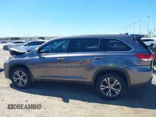 2019 Toyota Highlander LE with VIN 5TDZZRFH6KS306098, listed as a IAAI auction lot 41712844 with 92,056 mi miles and . Bid and sale history available at DreamBid. Image 14.
