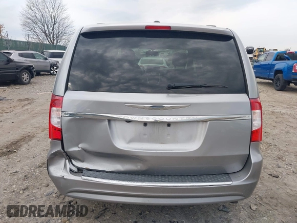 2014 Chrysler Town & Country Touring with VIN 2C4RC1BG7ER365013, listed as a IAAI auction lot 42028026 with 178,075 mi miles. Bid and sale history available at carsss.com. Image 16.