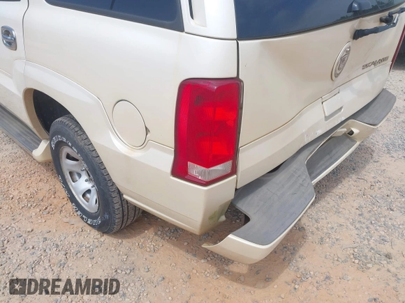 2006 Cadillac Escalade z VIN 1GYEK63N46R134468, wystawiony jako IAAI lot #42407664 z przebiegiem 240 664 mil mil oraz . Historia ofert i sprzedaży dostępna na DreamBid. Obrazek 6.