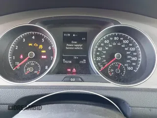 2015 Volkswagen Golf TSI S z VIN 3VW117AU2FM067634, wystawiony jako IAAI lot #41925577 z przebiegiem 170 238 mil mil oraz . Historia ofert i sprzedaży dostępna na DreamBid. Obrazek 7.