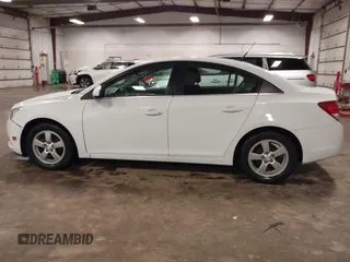 2014 Chevrolet Cruze 1LT z VIN 1G1PC5SB5E7390585, wystawiony jako IAAI lot #42567546 z przebiegiem 119 076 mil mil oraz . Historia ofert i sprzedaży dostępna na DreamBid. Obrazek 15.