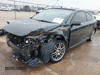 2006 Scion tC z VIN JTKDE167160072405, wystawiony jako IAAI lot #41861950 z przebiegiem 292 742 mil mil oraz . Historia ofert i sprzedaży dostępna na DreamBid. Obrazek 2.