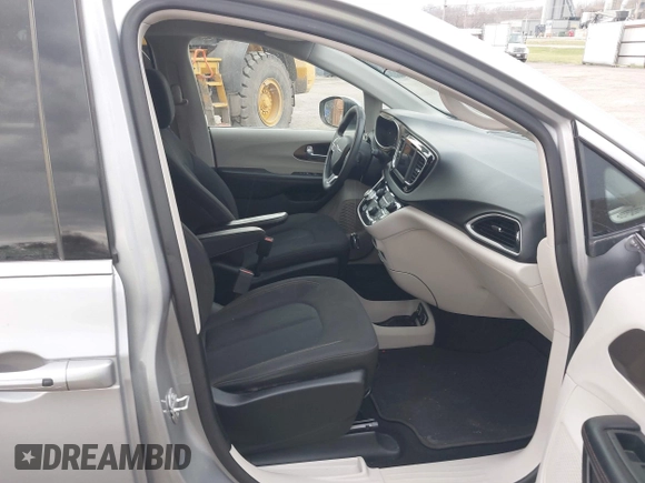 2018 Chrysler Pacifica Touring with VIN 2C4RC1DGXJR177738, listed as a IAAI auction lot 41895939 with 194,788 mi miles and . Bid and sale history available at DreamBid. Image 5.
