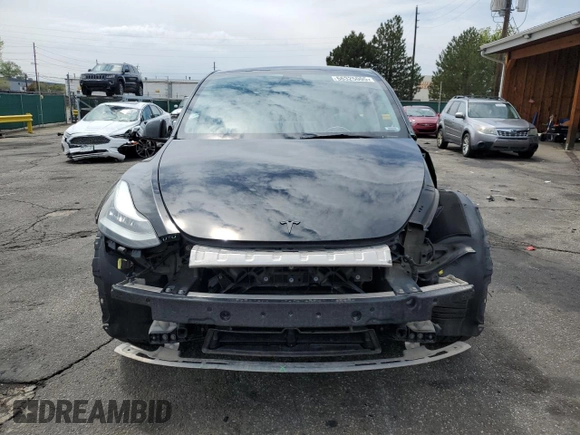 2022 Tesla Model Y Long Range z VIN 7SAYGDEE7NA014402, wystawiony jako Copart lot #56325005 z przebiegiem 41 171 mil mil oraz Szkody całkowita. Historia ofert i sprzedaży dostępna na DreamBid. Obrazek 5.
