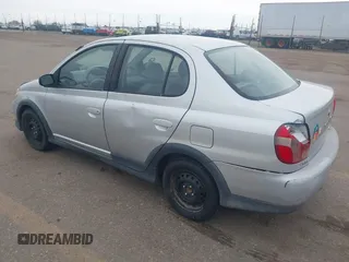 2000 Toyota ECHO z VIN JTDBT1235Y0060266, wystawiony jako IAAI lot #41840654 z przebiegiem 98 479 mil mil oraz . Historia ofert i sprzedaży dostępna na DreamBid. Obrazek 3.