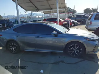 2025 Toyota Camry LE с VIN 4T1DBADK2SU510631, выставлен на аукционе IAAI как лот 41969244 с пробегом 10 039 миль миль и . История ставок и продаж доступна на DreamBid. Изображение 13.