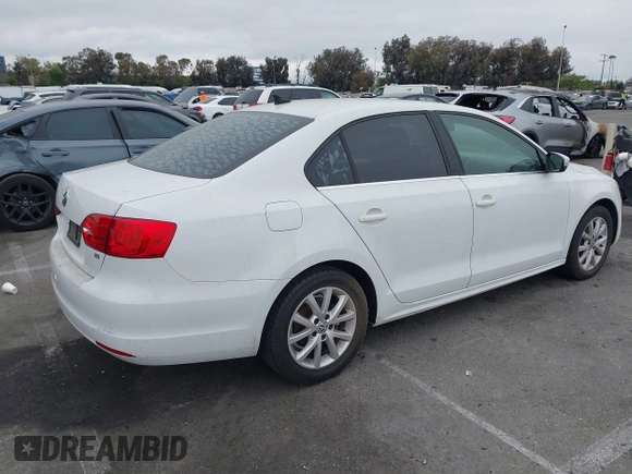 2014 Volkswagen Jetta Sedan SE w/Connectivity/Sunroof PZEV with VIN 3VWD17AJ6EM420961, listed as a IAAI auction lot 42107575 with 198,329 mi miles. Bid and sale history available at carsss.com. Image 4.
