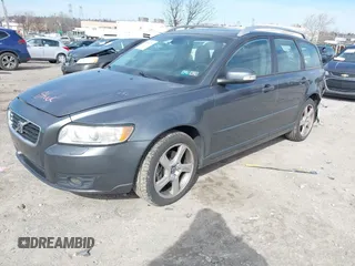 2008 Volvo V50 2.5T R-Design with VIN YV1MJ672X82396439, listed as a IAAI auction lot 41586200 with 110,267 mi miles. Bid and sale history available at carsss.com. Image 2.