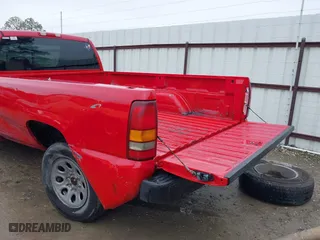 2006 Chevrolet Silverado 1500 Work Truck with VIN 3GCEC14X56G260456, listed as a IAAI auction lot 41631680 with 308,662 mi miles. Bid and sale history available at carsss.com. Image 17.