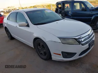 2010 Ford Fusion SE z VIN 3FAHP0HA1AR295211, wystawiony jako IAAI lot #42397343 z przebiegiem 219 156 mil mil oraz . Historia ofert i sprzedaży dostępna na DreamBid. Obrazek 1.