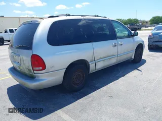 2000 Chrysler Town & Country LX с VIN 1C4GP44G2YB633690, выставлен на аукционе IAAI как лот 42025934 с пробегом Не указан миль и . История ставок и продаж доступна на DreamBid. Изображение 4.