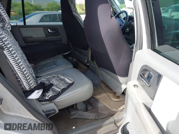 2006 Ford Expedition Special Service z VIN 1FMFU15506LA14718, wystawiony jako IAAI lot #41838659 z przebiegiem 117 497 mil mil oraz . Historia ofert i sprzedaży dostępna na DreamBid. Obrazek 8.