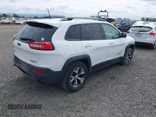 2017 Jeep Cherokee Trailhawk L Plus z VIN 1C4PJMBS2HD218558, wystawiony jako IAAI lot #42239283 z przebiegiem 147 838 mil mil oraz . Historia ofert i sprzedaży dostępna na DreamBid. Obrazek 4.