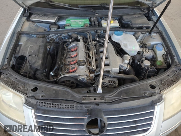 2004 Volkswagen Passat GLS z VIN WVWPD63B24P252638, wystawiony jako Copart lot #54247995 z przebiegiem 77 786 mil mil oraz Szkoda całkowita • Salvage title. Historia ofert i sprzedaży dostępna na DreamBid. Obrazek 11.