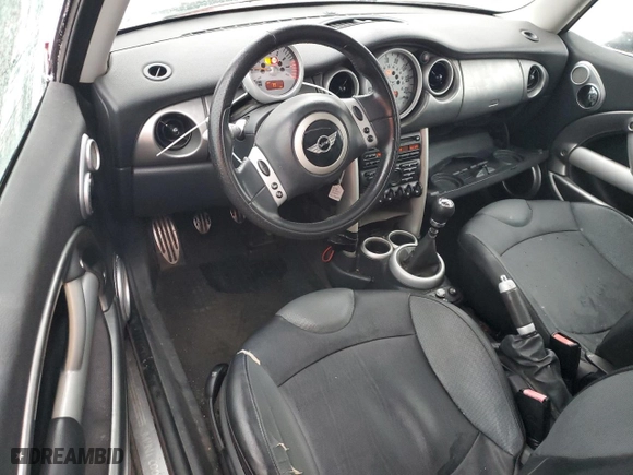 2004 MINI Cooper Hardtop S with VIN WMWRE33424TD79659, listed as a Copart auction lot 41583865 with 189,610 mi miles and Clean Title. Bid and sale history available at carsss.com. Image 8.