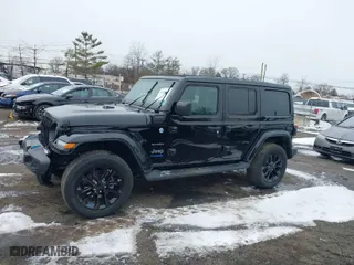 2022 Jeep Wrangler 4xe Unlimited Sahara with VIN 1C4JJXP66NW101035, listed as a IAAI auction lot 41528135 with 17,943 mi miles. Bid and sale history available at carsss.com. Image 14.