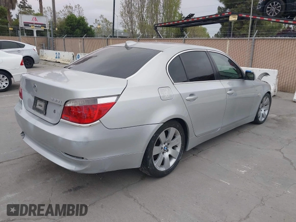 2007 BMW 5 Series 530i with VIN WBANE73537CM45085, listed as a IAAI auction lot 42044302 with 170,227 mi miles. Bid and sale history available at carsss.com. Image 4.