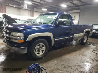 2000 Chevrolet Silverado 1500 with VIN 1GCEC14W2YE325152, listed as a Copart auction lot 45670315 with 147,420 mi miles and Salvage Title. Bid and sale history available at carsss.com. Image 1.
