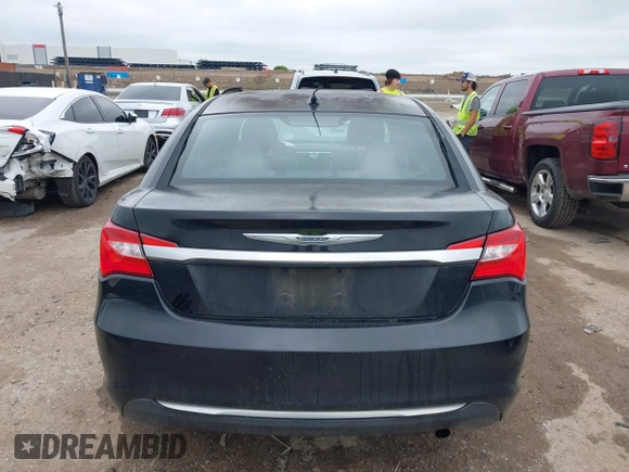 2012 Chrysler 200 Touring z VIN 1C3CCBBB2CN331074, wystawiony jako IAAI lot #42203585 z przebiegiem 176 766 mil mil oraz . Historia ofert i sprzedaży dostępna na DreamBid. Obrazek 16.