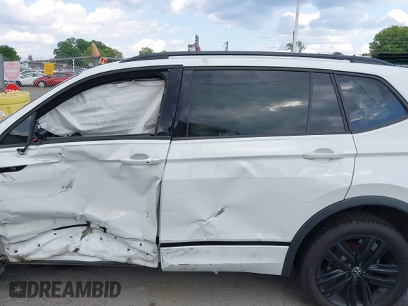 2022 Volkswagen Tiguan SE R-Line Black z VIN 3VVCB7AX3NM009759, wystawiony jako IAAI lot #39075158 z przebiegiem 51 572 mil mil oraz . Historia ofert i sprzedaży dostępna na DreamBid. Obrazek 14.