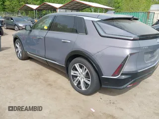 2024 Cadillac LYRIQ z VIN 1GYKPMRLXRZ141816, wystawiony jako IAAI lot #42113732 z przebiegiem 7 704 mil mil oraz . Historia ofert i sprzedaży dostępna na DreamBid. Obrazek 3.