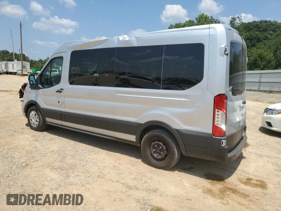 2022 Ford Transit Passenger XL z VIN 1FBAX2C86NKA19696, wystawiony jako Copart lot #66083354 z przebiegiem 40 332 mil mil oraz Szkody całkowita. Historia ofert i sprzedaży dostępna na DreamBid. Obrazek 2.