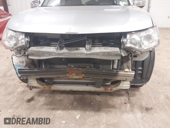 2014 Mitsubishi Outlander GT z VIN JA4JZ4AX6EZ015919, wystawiony jako IAAI lot #41811803 z przebiegiem 182 458 mil mil oraz . Historia ofert i sprzedaży dostępna na DreamBid. Obrazek 6.
