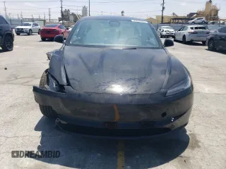 2025 Tesla Model 3 Long Range z VIN 5YJ3E1EA3SF975991, wystawiony jako Copart lot #55629765 z przebiegiem Nie podano mil oraz Szkoda całkowita • Salvage title. Historia ofert i sprzedaży dostępna na DreamBid. Obrazek 5.