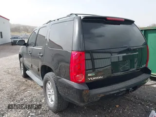 2012 GMC Yukon SLT with VIN 1GKS1CE01CR221109, listed as a IAAI auction lot 41820717 with 201,893 mi miles. Bid and sale history available at carsss.com. Image 3.