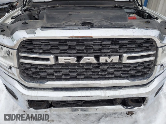 2022 Ram 2500 Big Horn z VIN 3C6UR5JL4NG239154, wystawiony jako Copart lot #88372095 z przebiegiem 107 279 mil mil oraz Szkoda całkowita • Salvage title. Historia ofert i sprzedaży dostępna na DreamBid. Obrazek 11.