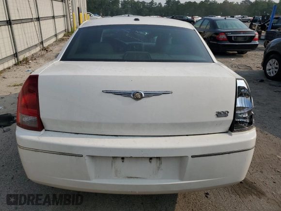 2006 Chrysler 300 z VIN 2C3KA53G16H428549, wystawiony jako Copart lot #59125715 z przebiegiem 184 233 mil mil oraz Szkoda całkowita • Salvage title. Historia ofert i sprzedaży dostępna na DreamBid. Obrazek 6.