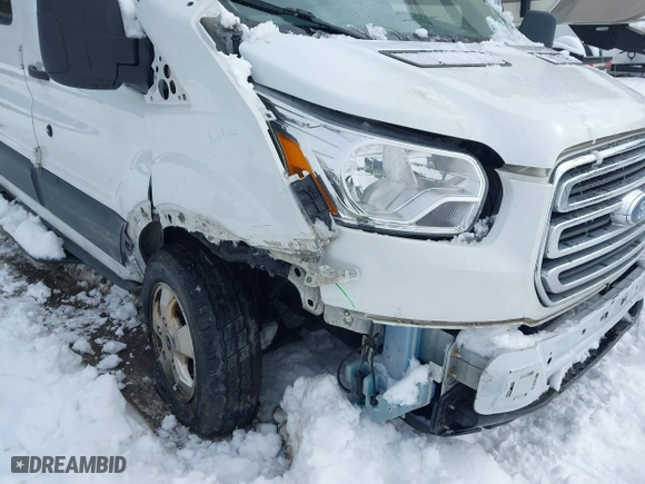 2018 Ford Transit Wagon XL with VIN 1FBZX2ZG2JKB04207, listed as a IAAI auction lot 41440996 with 126,256 mi miles. Bid and sale history available at carsss.com. Image 6.