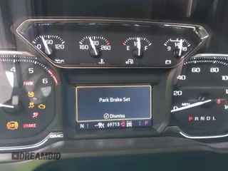 2021 GMC Sierra 1500 SLT z VIN 3GTU9DEL0MG262362, wystawiony jako IAAI lot #41433392 z przebiegiem 69 713 mil mil oraz . Historia ofert i sprzedaży dostępna na DreamBid. Obrazek 7.