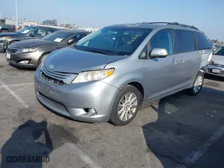 2013 Toyota Sienna XLE AAS with VIN 5TDYK3DC0DS360388, listed as a IAAI auction lot 41163681 with 146,920 mi miles. Bid and sale history available at carsss.com. Image 18.