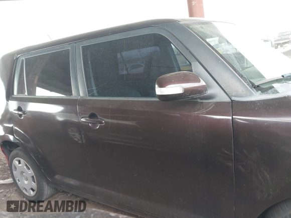2008 Scion xB z VIN JTLKE50E081042987, wystawiony jako IAAI lot #42180164 z przebiegiem 139 961 mil mil oraz . Historia ofert i sprzedaży dostępna na DreamBid. Obrazek 13.