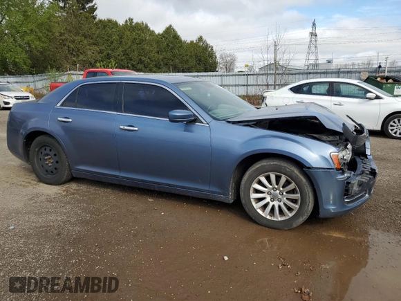 2011 Chrysler 300 z VIN 2C3CA4CG7BH611690, wystawiony jako Copart lot #55043875 z przebiegiem 122 014 mil mil oraz Czysty tytuł • Clean title. Historia ofert i sprzedaży dostępna na DreamBid. Obrazek 4.