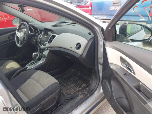 2013 Chevrolet Cruze LS with VIN 1G1PA5SH5D7210935, listed as a IAAI auction lot 42016297 with 90,401 mi miles. Bid and sale history available at carsss.com. Image 5.