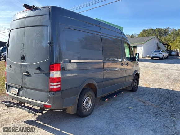 2018 Mercedes-Benz Sprinter Cargo Van Worker with VIN WD3PE7CD5JP631580, listed as a Copart auction lot 88968925 with 120,335 mi miles and Clean Title. Bid and sale history available at carsss.com. Image 4.