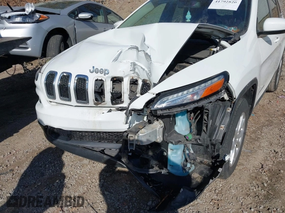 2015 Jeep Cherokee Latitude with VIN 1C4PJMCS7FW503594, listed as a IAAI auction lot 41792820 with 77,325 mi miles. Bid and sale history available at carsss.com. Image 6.