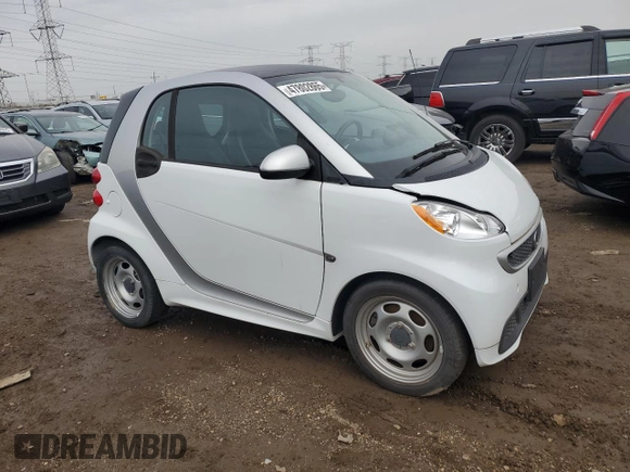 2015 Smart fortwo Passion z VIN WMEEJ9AA7FK825787, wystawiony jako Copart lot #47802865 z przebiegiem 5098 mil mil oraz Tytuł czysty. Historia ofert i sprzedaży dostępna na DreamBid. Obrazek 4.
