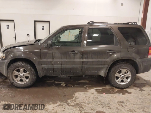 2006 Ford Escape XLT with VIN 1FMYU03Z46KD45641, listed as a IAAI auction lot 41395071 with 120,052 mi miles. Bid and sale history available at carsss.com. Image 14.