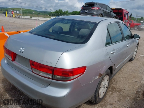 2003 Honda Accord LX z VIN JHMCM56383C005707, wystawiony jako IAAI lot #42264937 z przebiegiem 297 192 mil mil oraz . Historia ofert i sprzedaży dostępna na DreamBid. Obrazek 4.