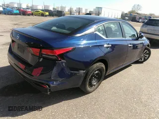 2022 Nissan Altima 2.5 S with VIN 1N4BL4BV4NN383800, listed as a IAAI auction lot 41949963 with 59,770 mi miles. Bid and sale history available at carsss.com. Image 4.