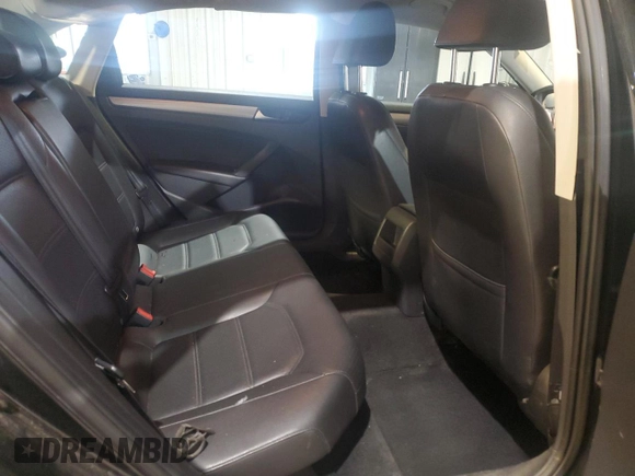 2014 Volkswagen Passat Wolfsburg Edition z VIN 1VWAT7A36EC081263, wystawiony jako Copart lot #52681045 z przebiegiem 114 333 mil mil oraz Czysty tytuł • Clean title. Historia ofert i sprzedaży dostępna na DreamBid. Obrazek 10.