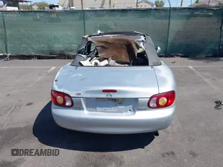 2000 Mazda MX-5 Miata z VIN JM1NB3536Y0142627, wystawiony jako IAAI lot #42820470 z przebiegiem 116 989 mil mil oraz . Historia ofert i sprzedaży dostępna na DreamBid. Obrazek 6.