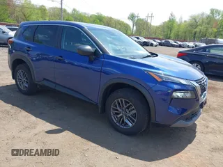 2023 Nissan Rogue S z VIN 5N1BT3AB7PC918866, wystawiony jako IAAI lot #42168066 z przebiegiem 22 166 mil mil oraz . Historia ofert i sprzedaży dostępna na DreamBid. Obrazek 1.