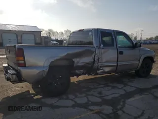2001 Chevrolet Silverado 1500 LS with VIN 2GCEC19T211106262, listed as a Copart auction lot 51931045 with 206,099 mi miles and Salvage Title. Bid and sale history available at DreamBid. Image 3.
