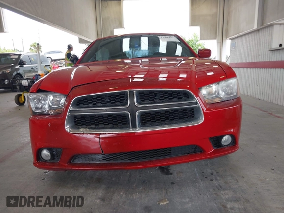 2013 Dodge Charger SXT z VIN 2C3CDXHG4DH532045, wystawiony jako IAAI lot #42416661 z przebiegiem 131 547 mil mil oraz . Historia ofert i sprzedaży dostępna na DreamBid. Obrazek 12.